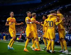 半岛体育APP-曼城中场球员获得本赛季最佳表现是什么